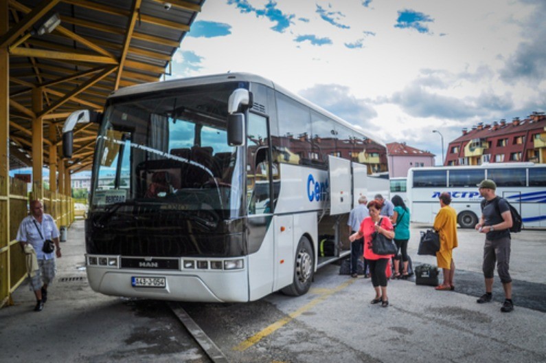 VIC DANA Došao Mujo u Sarajevo na autobusku stanicu i pita automat...